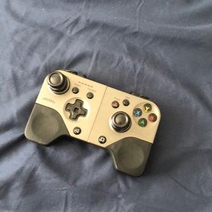 It’s a phone controller can play with phone on it or with no phone on it